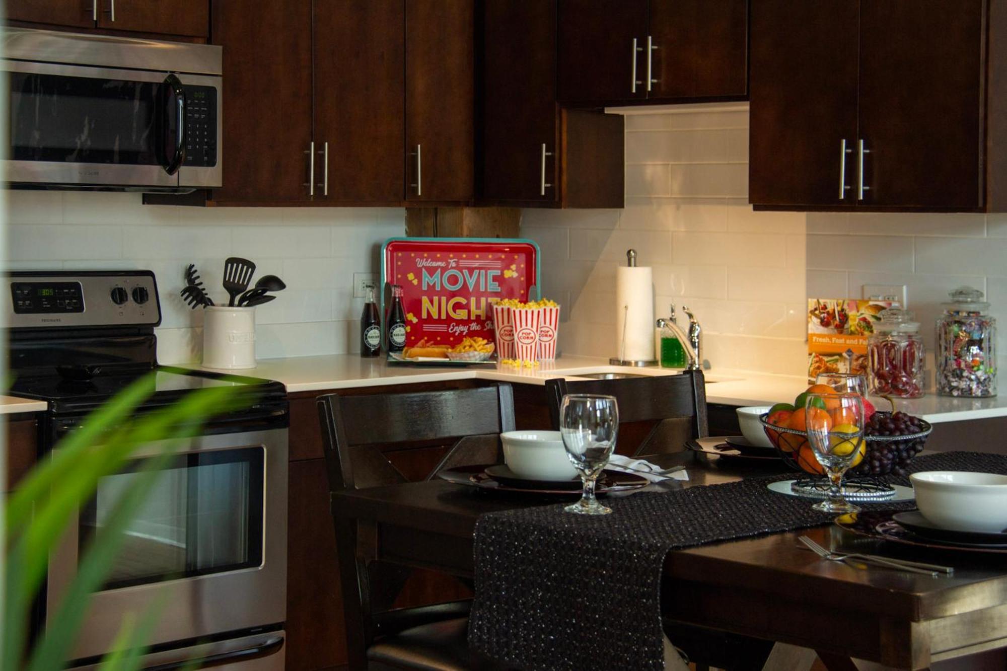 Luxery Stay Chicago - Themed Units! Close To Downtown, Mccormick Place & Wintrust Arena Exterior photo