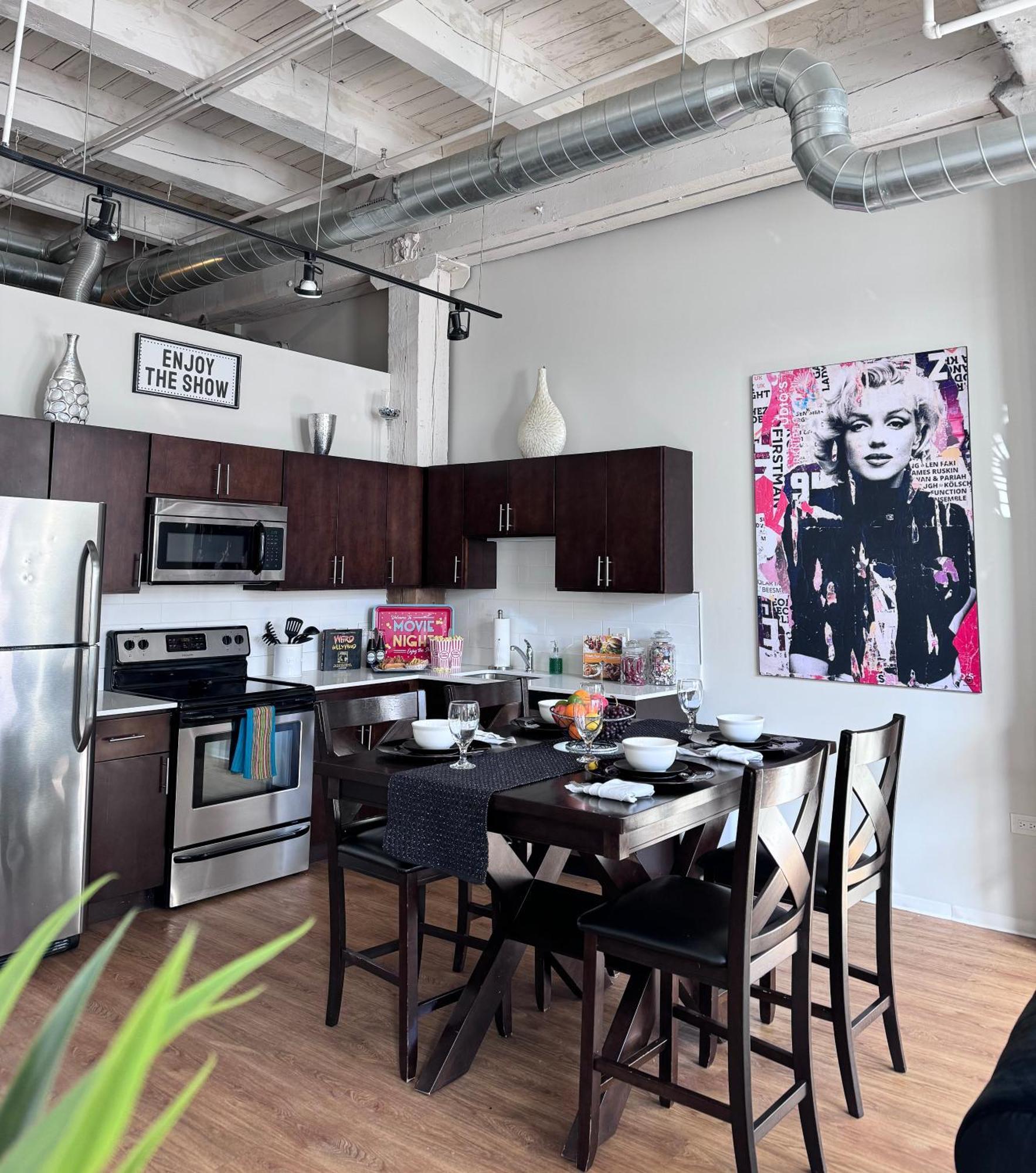 Luxery Stay Chicago - Themed Units! Close To Downtown, Mccormick Place & Wintrust Arena Exterior photo
